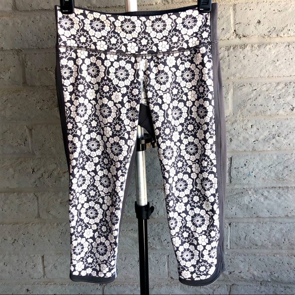 Lululemon White Flower Gray Yoga Pants Size 6